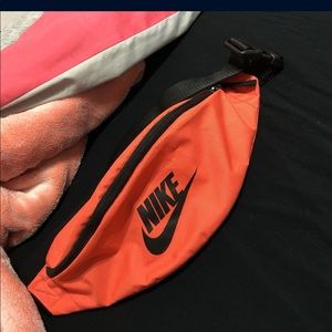 NIKE FANNY PACK